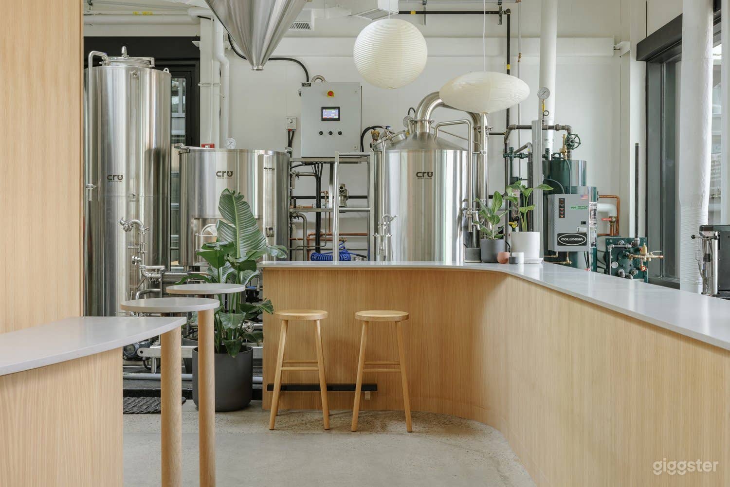 Japanese | Scandinavian Minimal Bar Space Photo 2