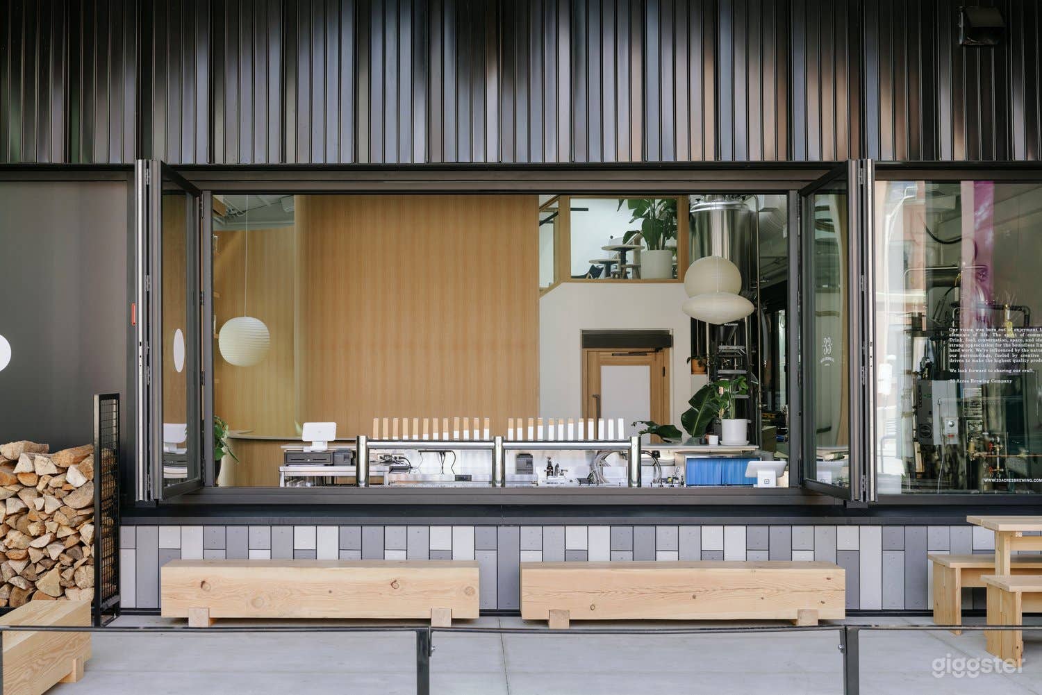 Japanese | Scandinavian Minimal Bar Space Photo 1