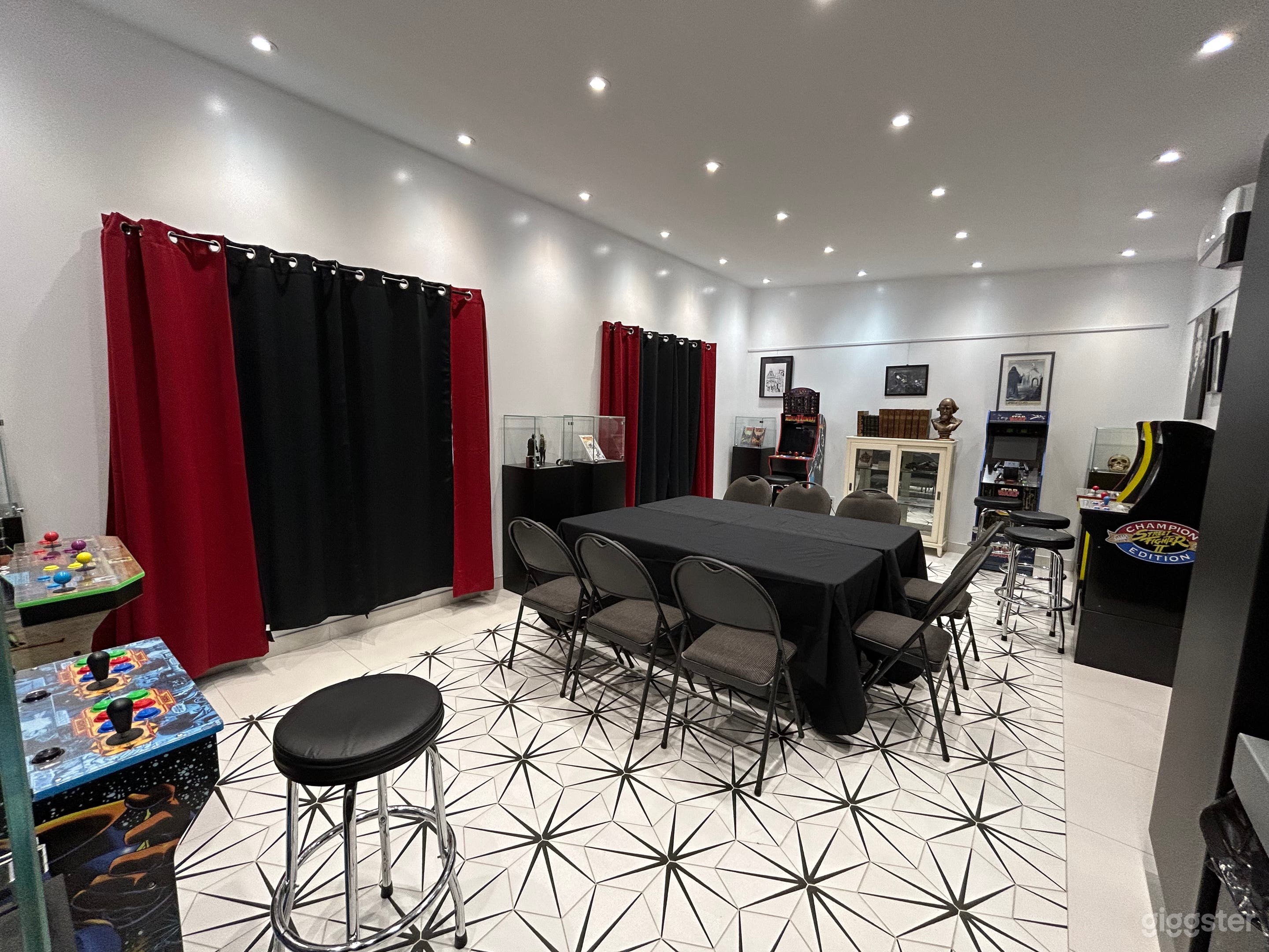 The brightest room small meeting mode.  Videogame arcades can be rented out for an additional fee.  Red tablecloth also available.