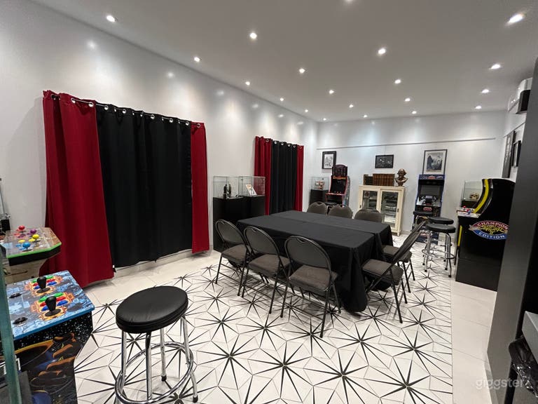  The brightest room small meeting mode.  Videogame arcades can be rented out for an additional fee.  Red tablecloth also available. 