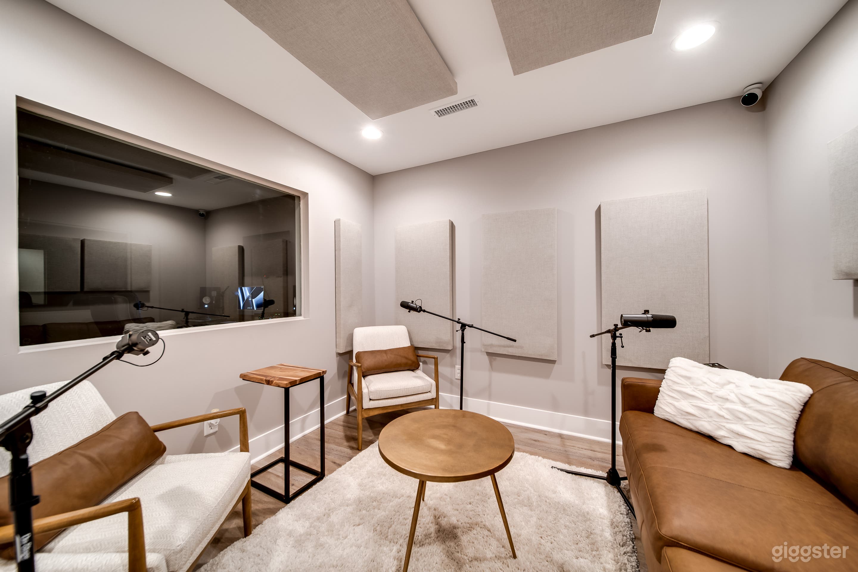 Private Podcasting Space for Creators – Hendersonville Photo 1