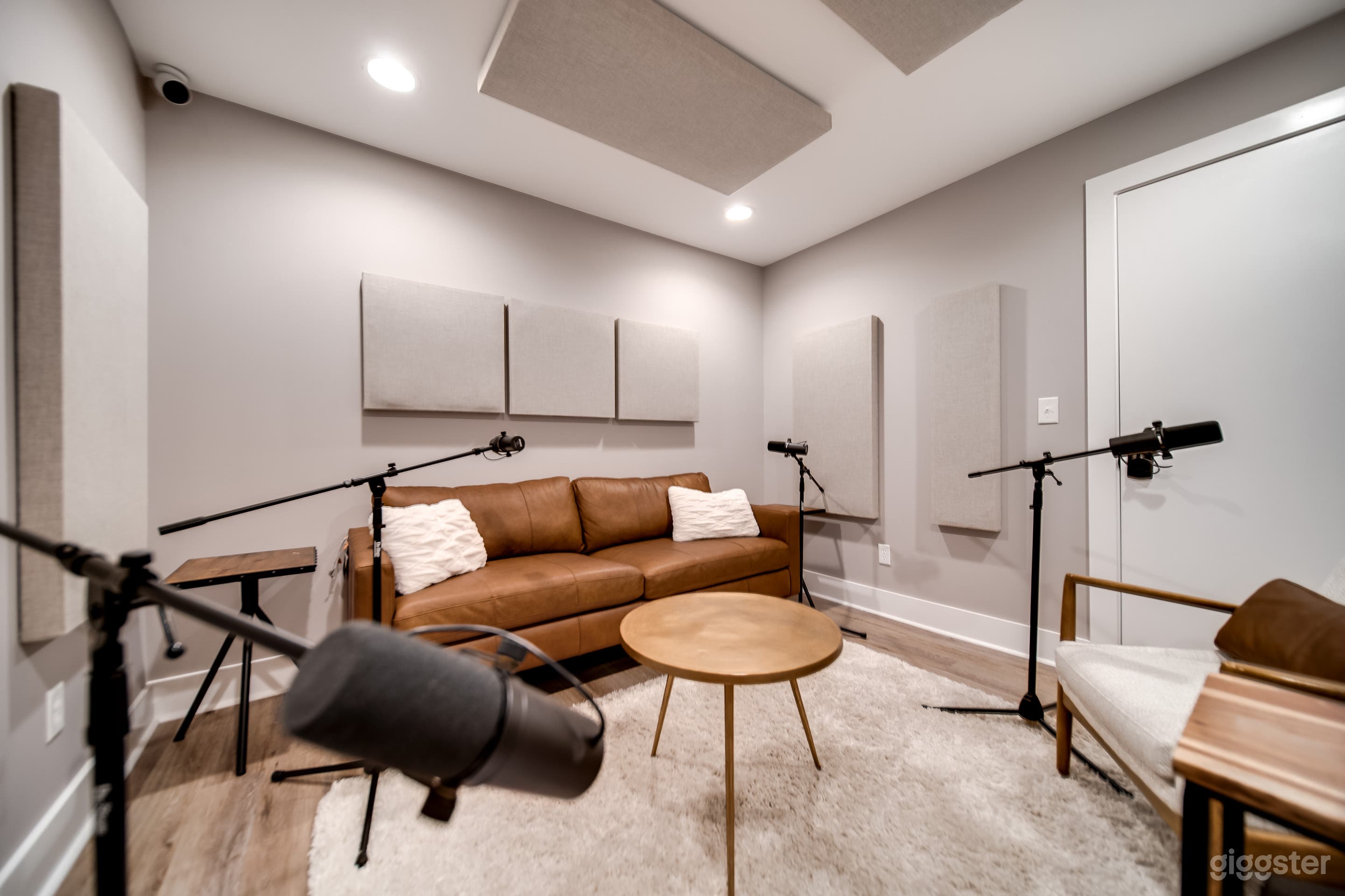 Private Podcasting Space for Creators – Hendersonville Photo 3