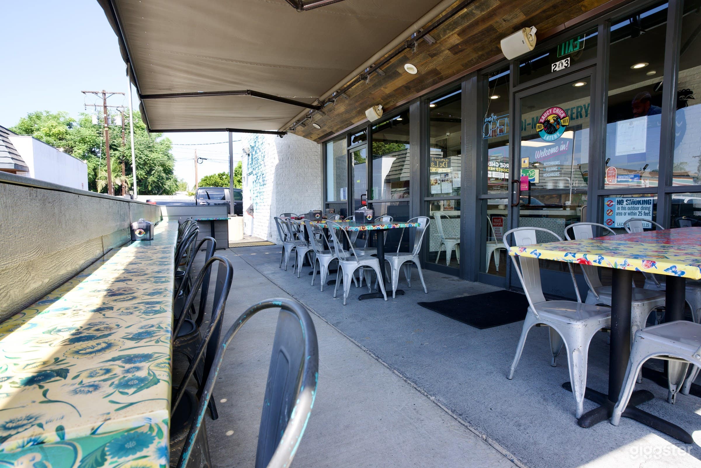 Colorful Pasadena Restaurant with Commercial Kitchen & Patio Photo 4