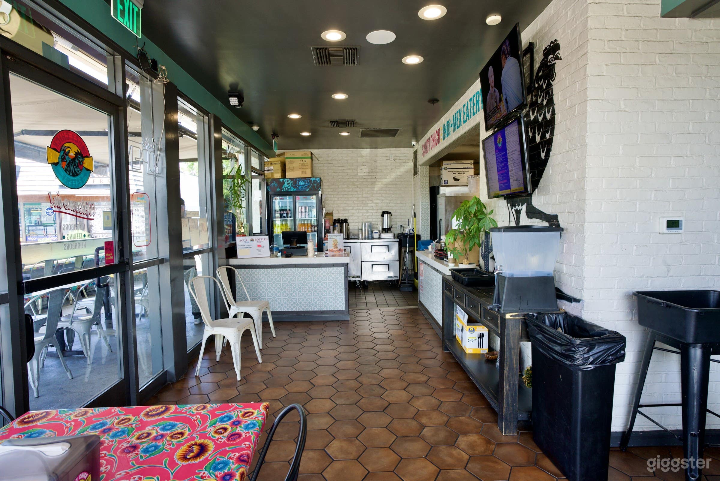 Colorful Pasadena Restaurant with Commercial Kitchen & Patio Photo 2