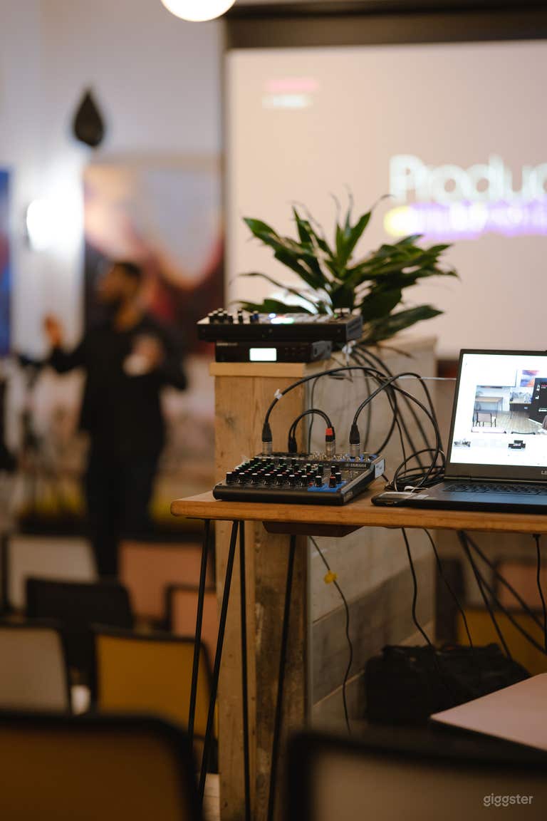  First Floor with Kitchen Perfect for Catering  