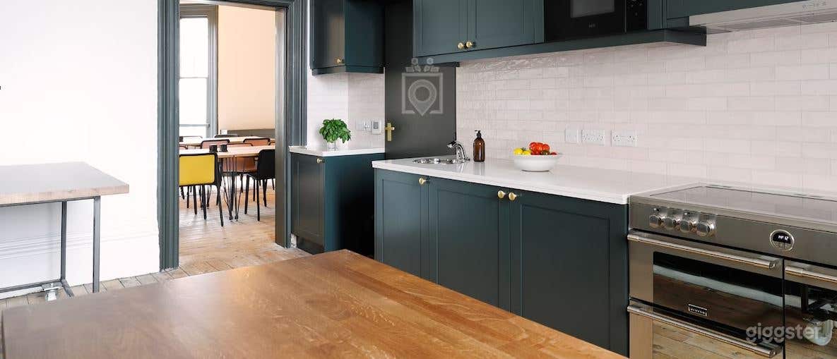 First Floor with Kitchen Perfect for Catering  Photo 1