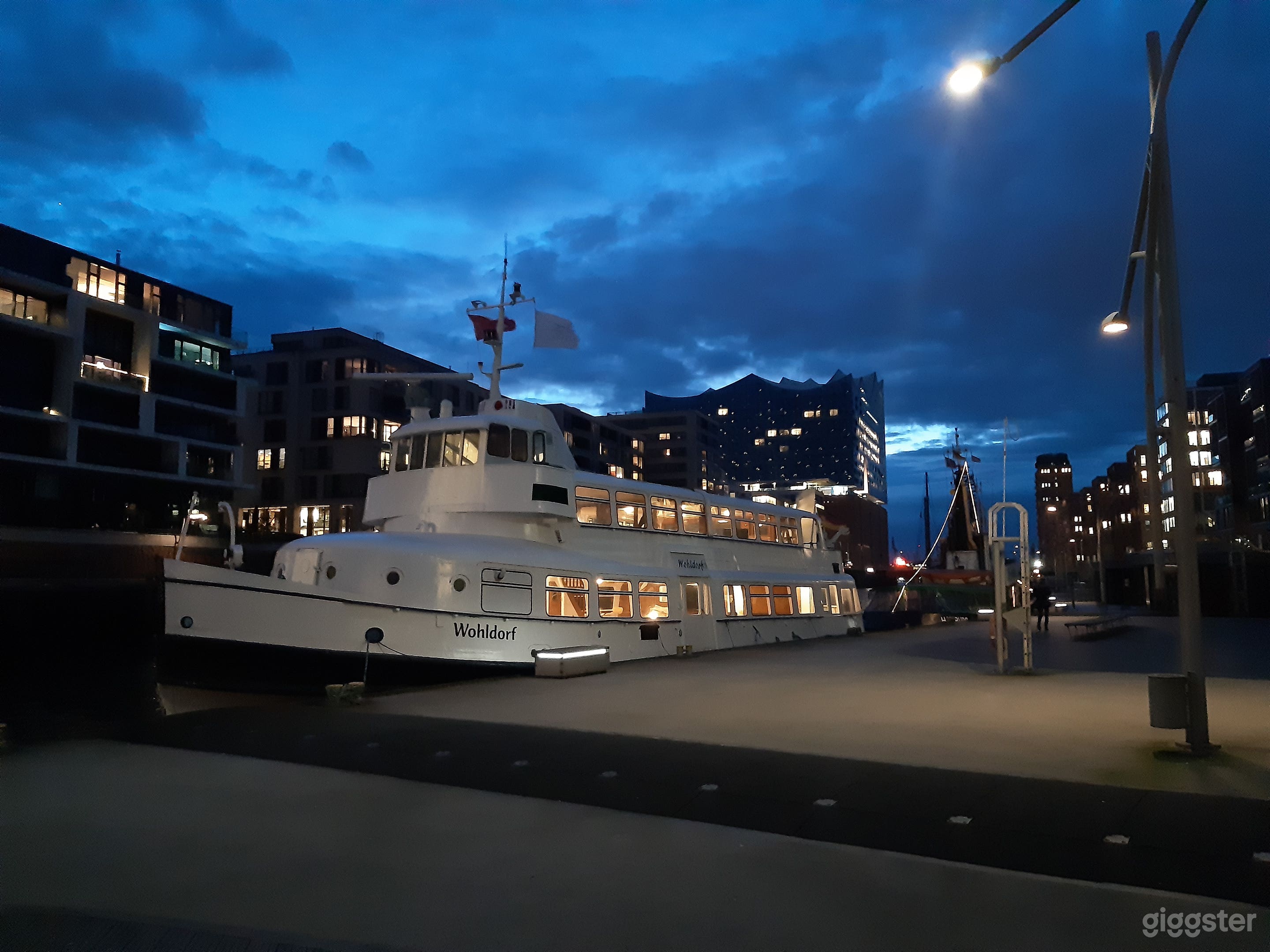 At Night (by Wolfgang Heins)