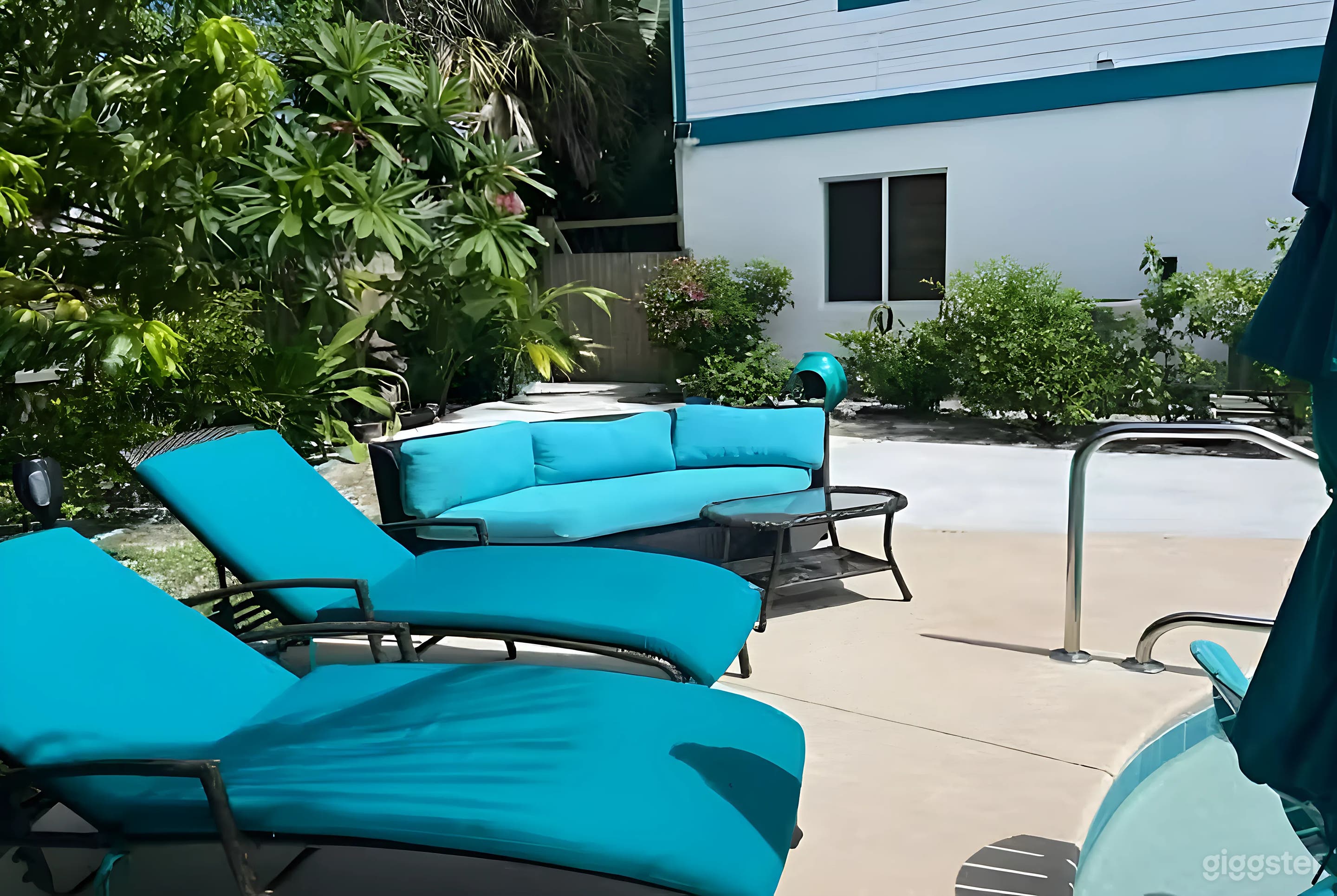 Relaxing Outdoor Pool/Spa &amp; Lush Tropical Gardens Photo 4