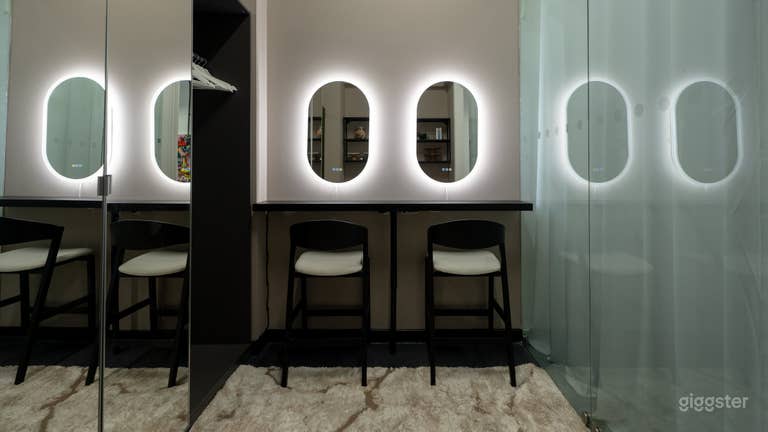  Chic and Versatile Studio for Intimate Events and Creative Projects 