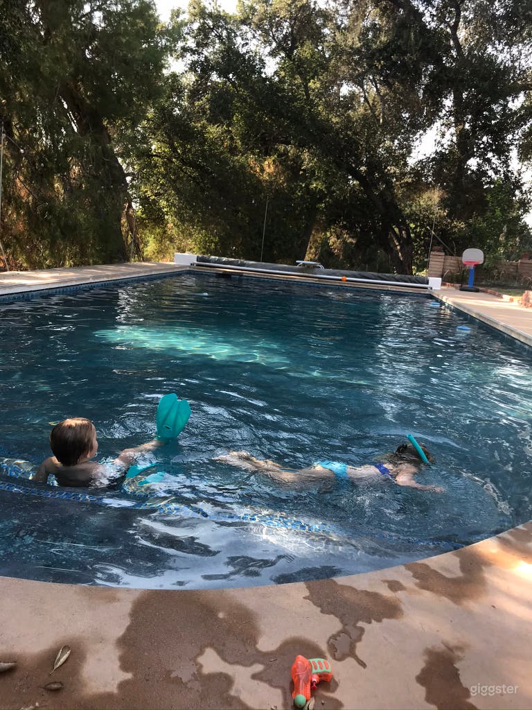  Rustic barn, rural space, river bed & MUCH MORE! 