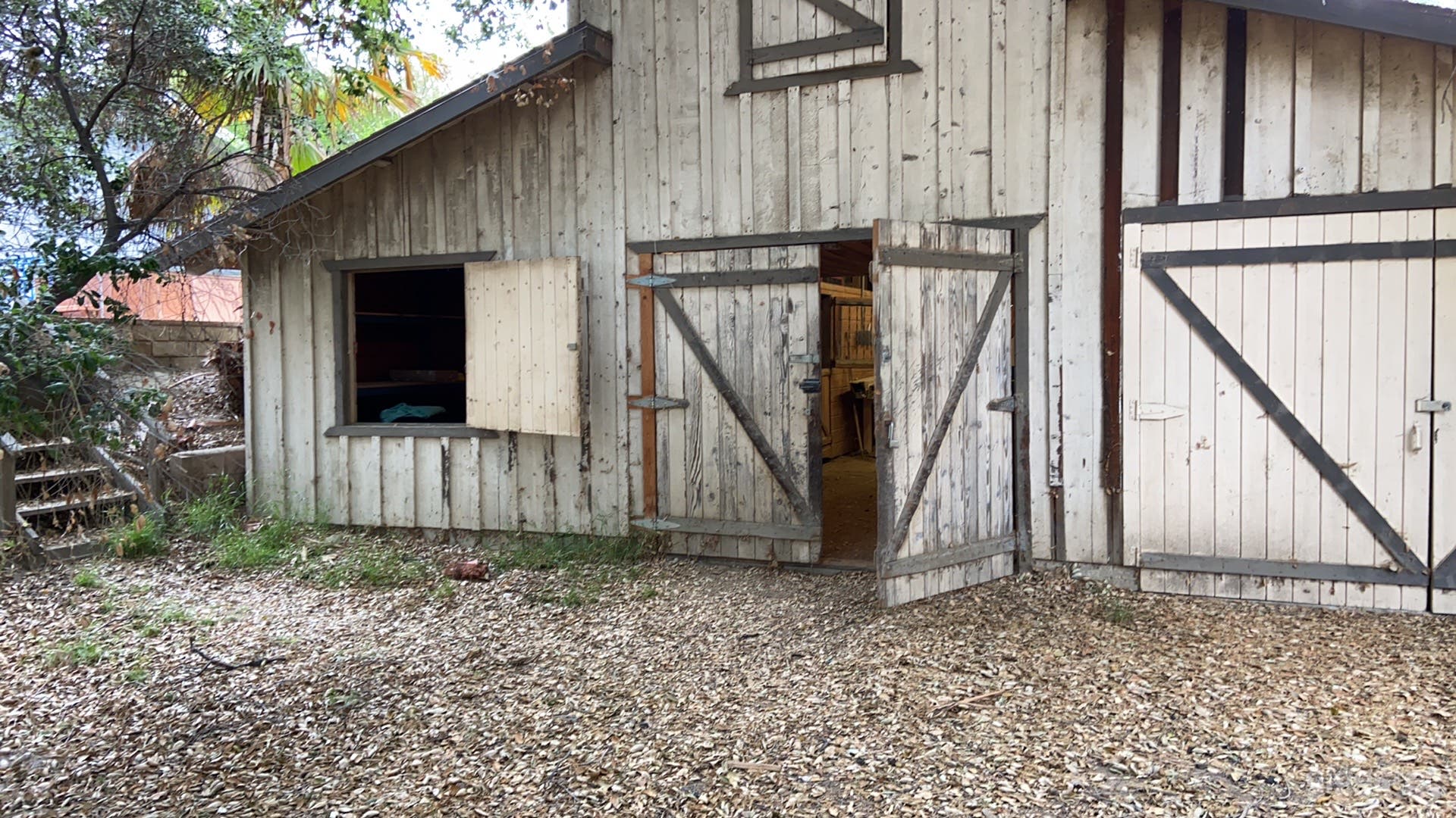 Rustic barn, rural space, river bed &amp; MUCH MORE! Photo 1