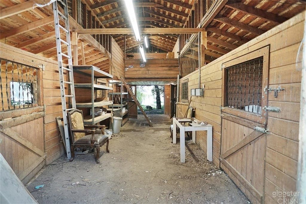 Rustic barn, rural space, river bed &amp; MUCH MORE! Photo 2