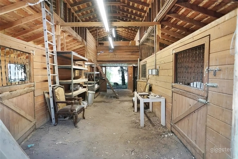  Rustic barn, rural space, river bed & MUCH MORE! 