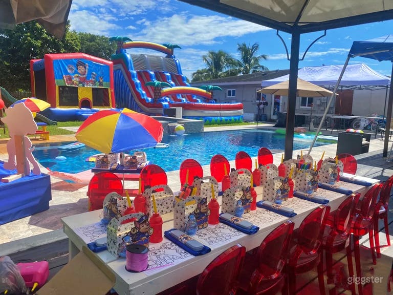  Party Poolside, Spa with Bar 