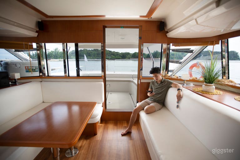  4hr Luxury and Spacious Catamaran Charter 