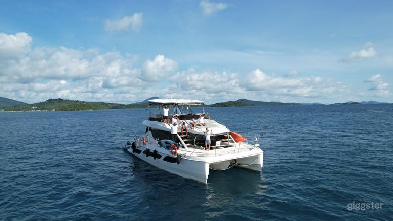  4hr Luxury and Spacious Catamaran Charter 