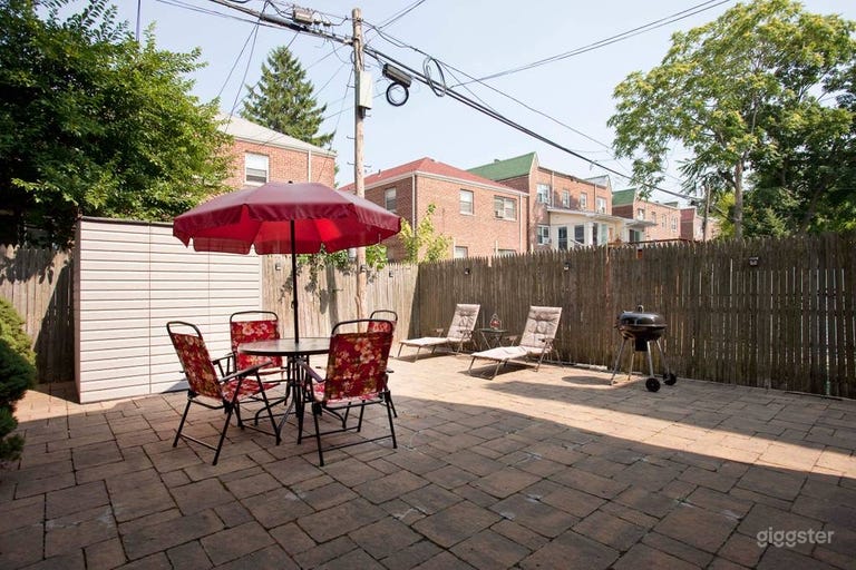  The Pink Paradise House with Backyard - Perfect for Events, Gatherings, Birthdays, Gender Reveals, Weddings, Photo/Film Shoots & More! 