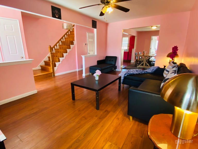  The Pink Paradise House with Backyard - Perfect for Events, Gatherings, Birthdays, Gender Reveals, Weddings, Photo/Film Shoots & More! 