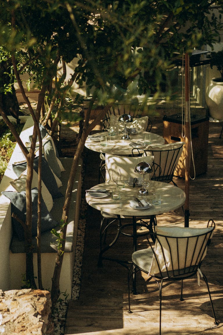  Mediterranean Restaurant with Lush Patio & Sunlight 
