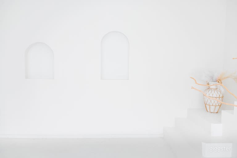  Stylish Studio with Elegant Archway & Modern Staircase 