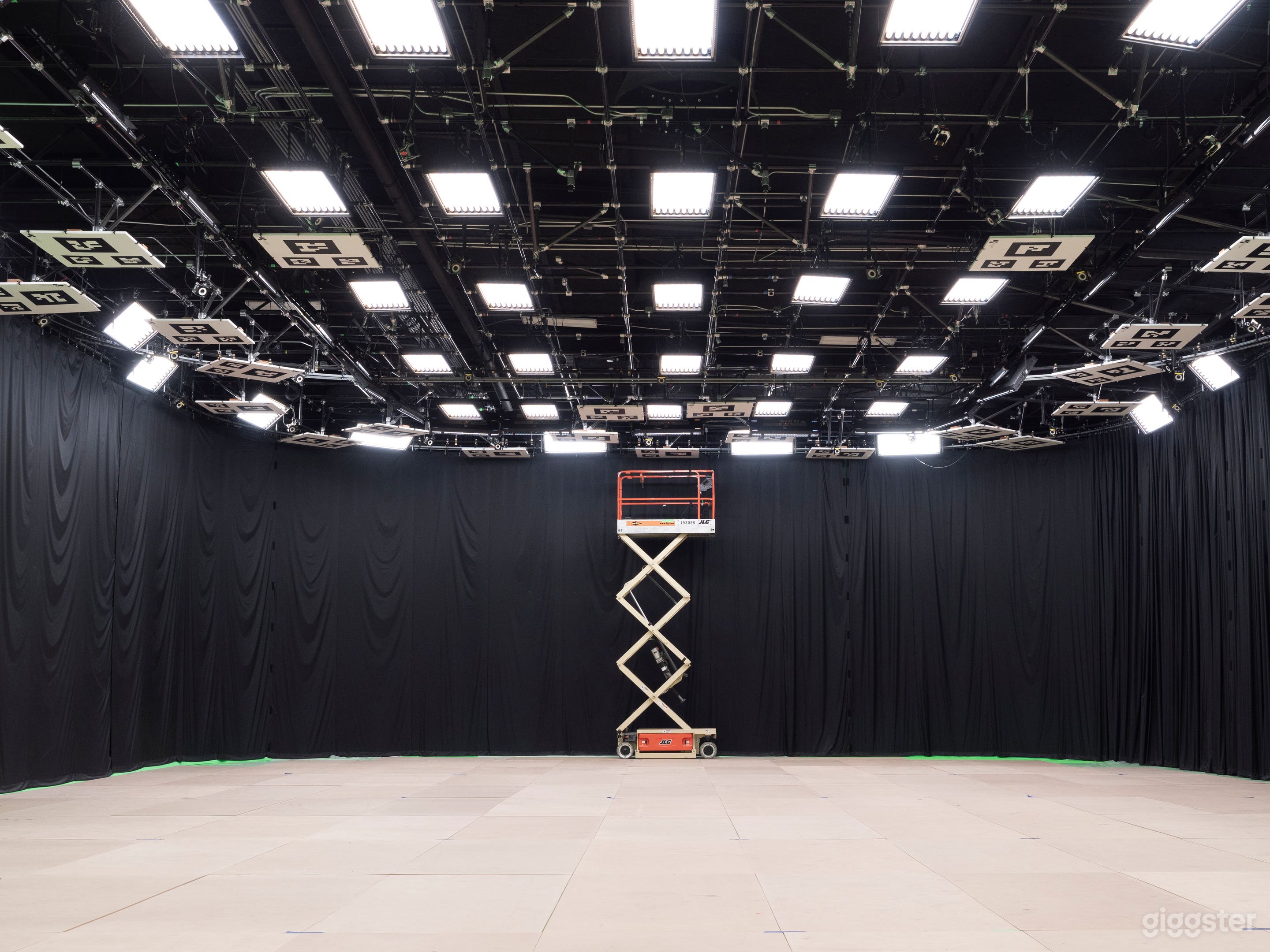 Beautiful Sound Stage Facility Photo 3