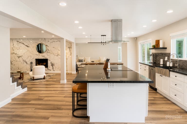  Modern Vegas Luxury Home - for Photoshoots, Intimate Events 
