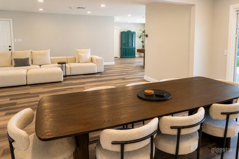  Modern Vegas Luxury Home - for Photoshoots, Intimate Events 