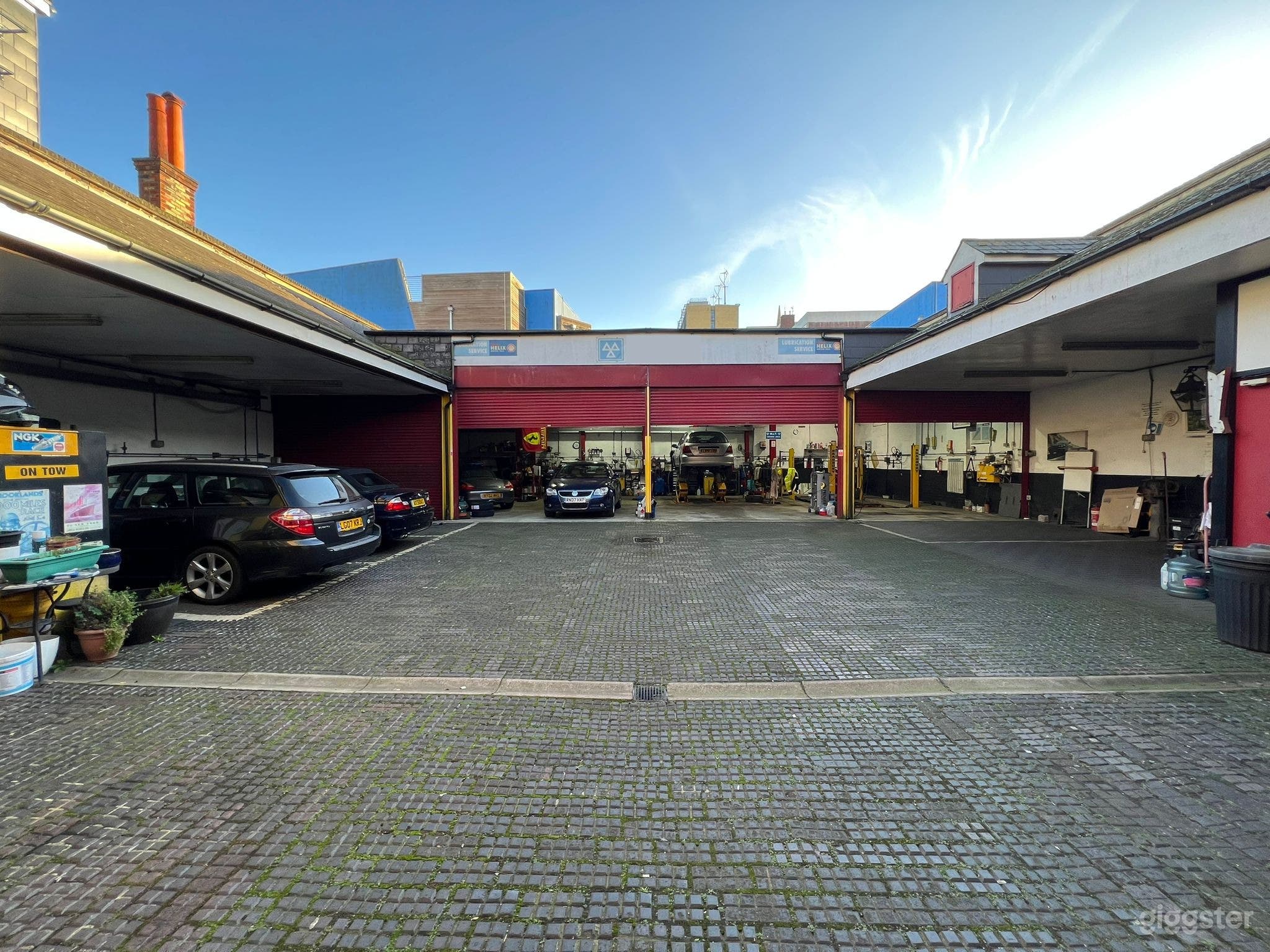 Working Car Garage for Filming Photo 4