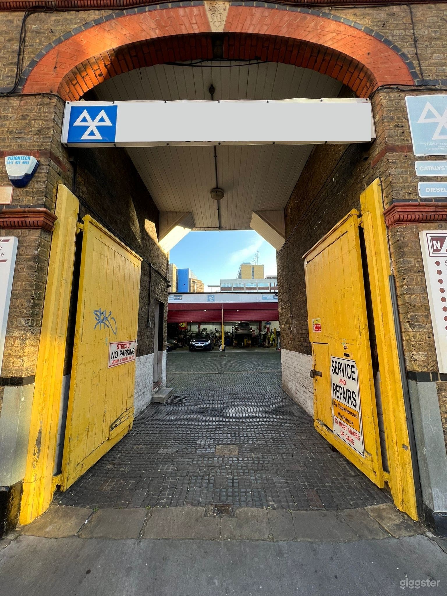 Working Car Garage for Filming Photo 3