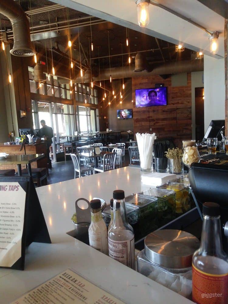 Restaurant &amp; Brew Pub in Playa Vista Photo 3