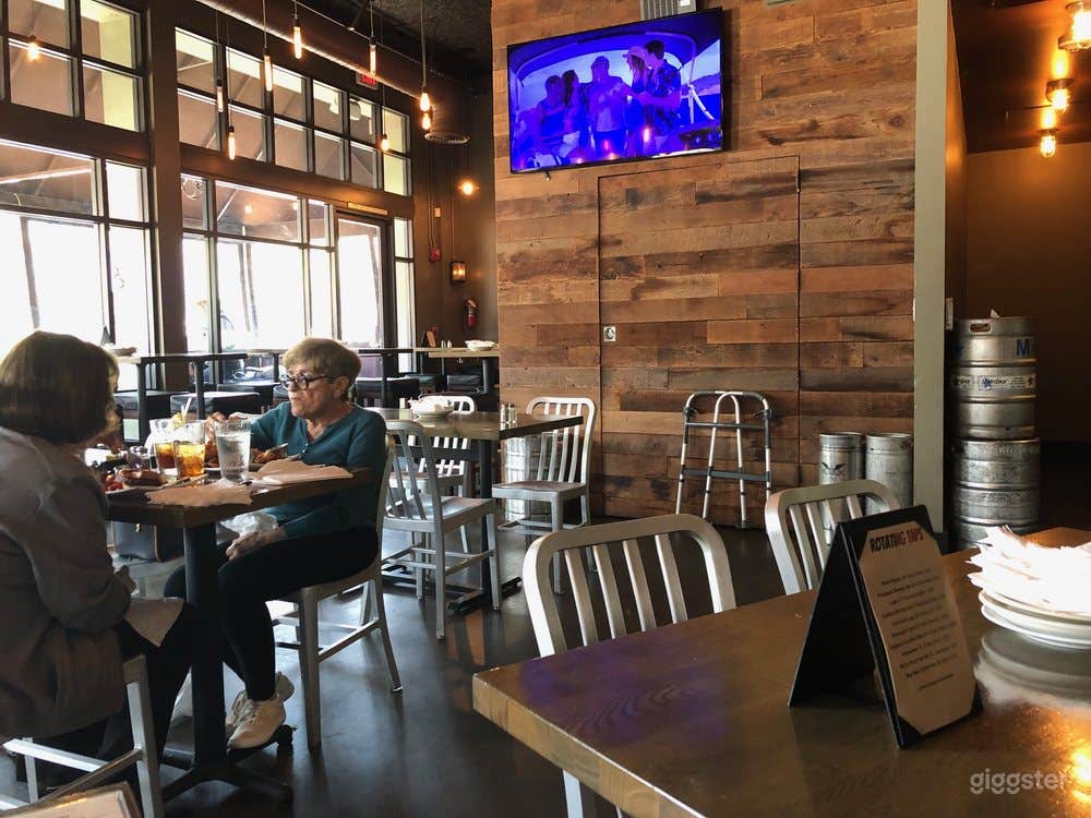 Restaurant &amp; Brew Pub in Playa Vista Photo 4