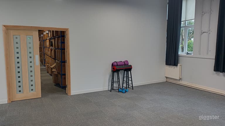  Natural light, ceiling lights and additional free standing photo shoot lighting 