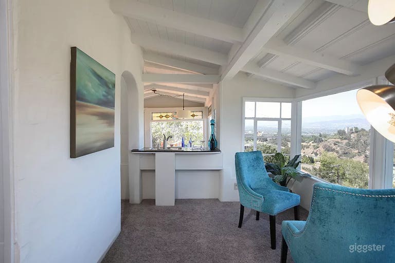  Hollywood Hills Cottage w/ Lush Garden and Panoramic Views 
