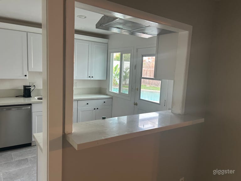  Open house with pool, can be staged 