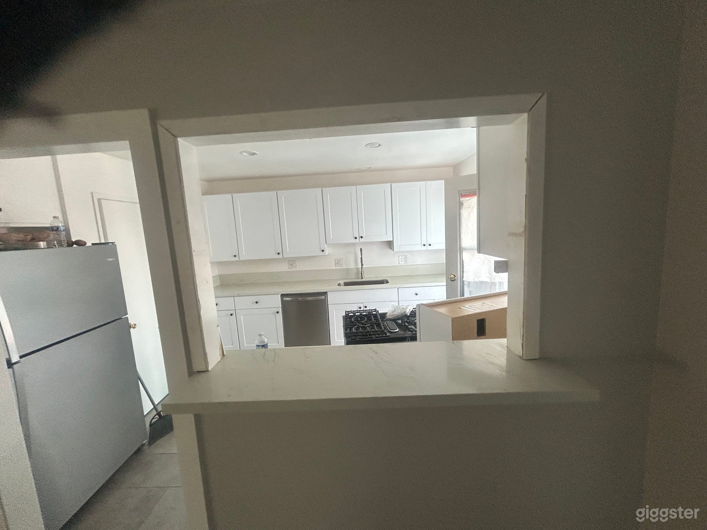 Open house with pool, can be staged Photo 2