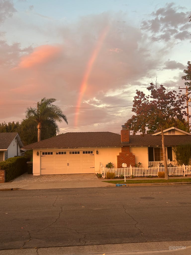  Open house with pool, can be staged 