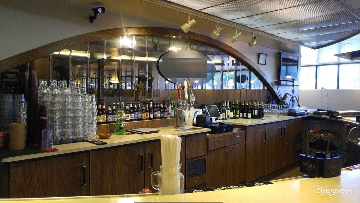 Spacious Restaurant and lounge Photo 1