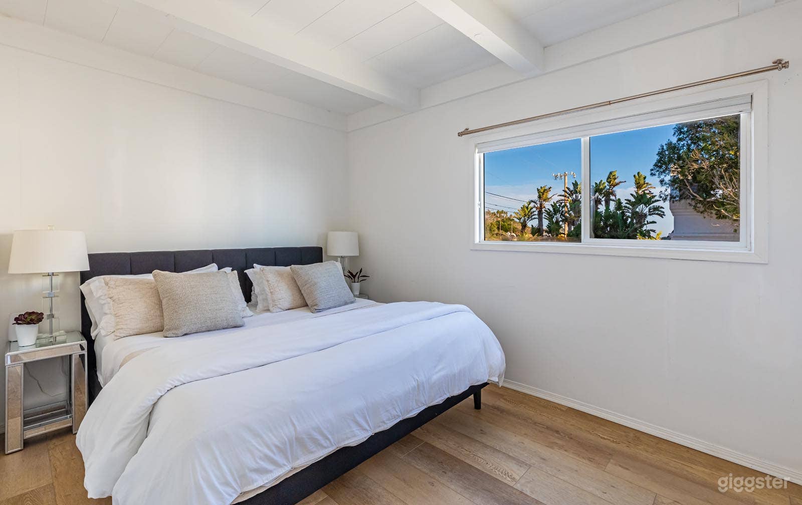 Malibu Beach House on Private Beach Photo 3