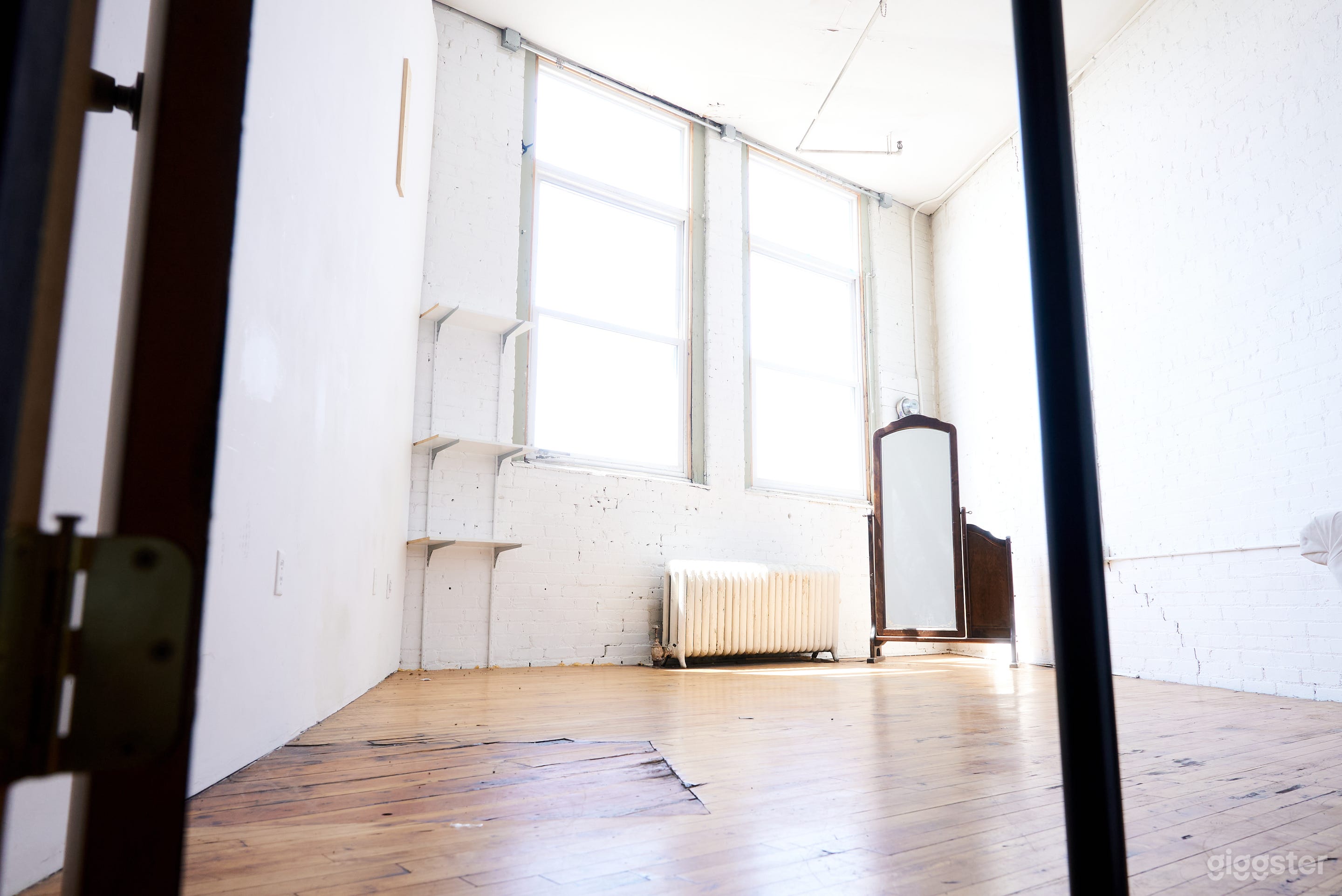 Natural Light Lot Area -Room 2