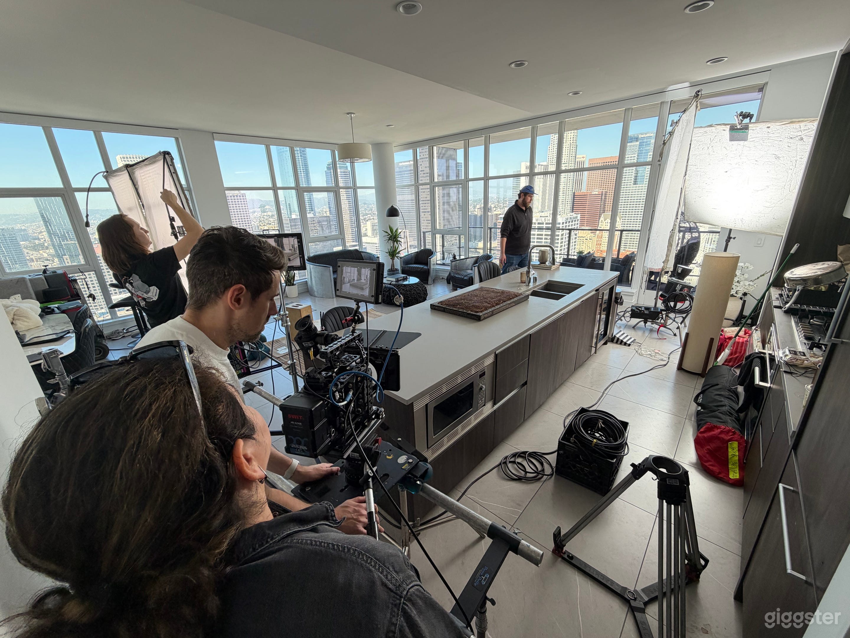 DTLA Penthouse with skyline view Photo 3