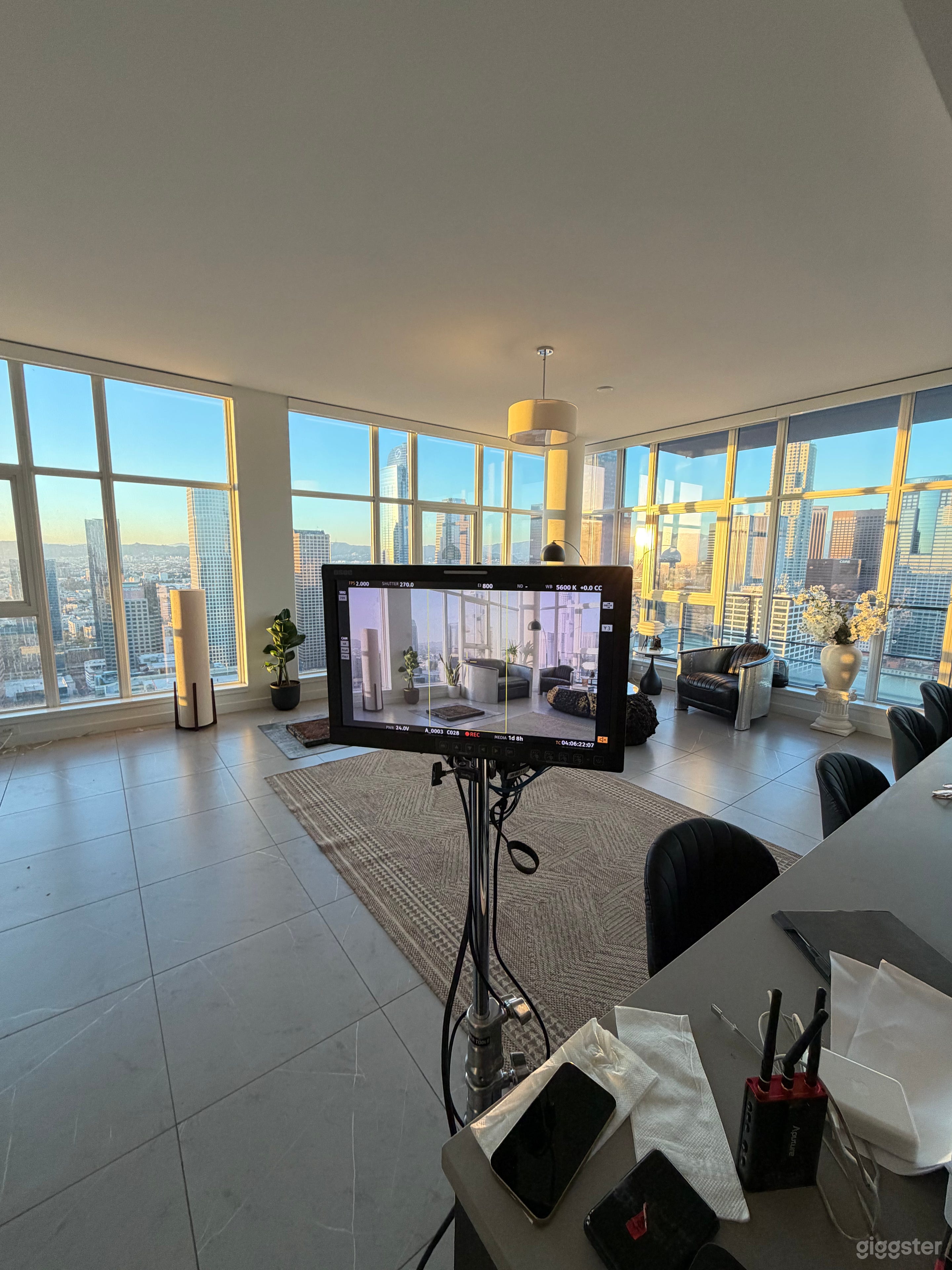 DTLA Penthouse with skyline view Photo 2