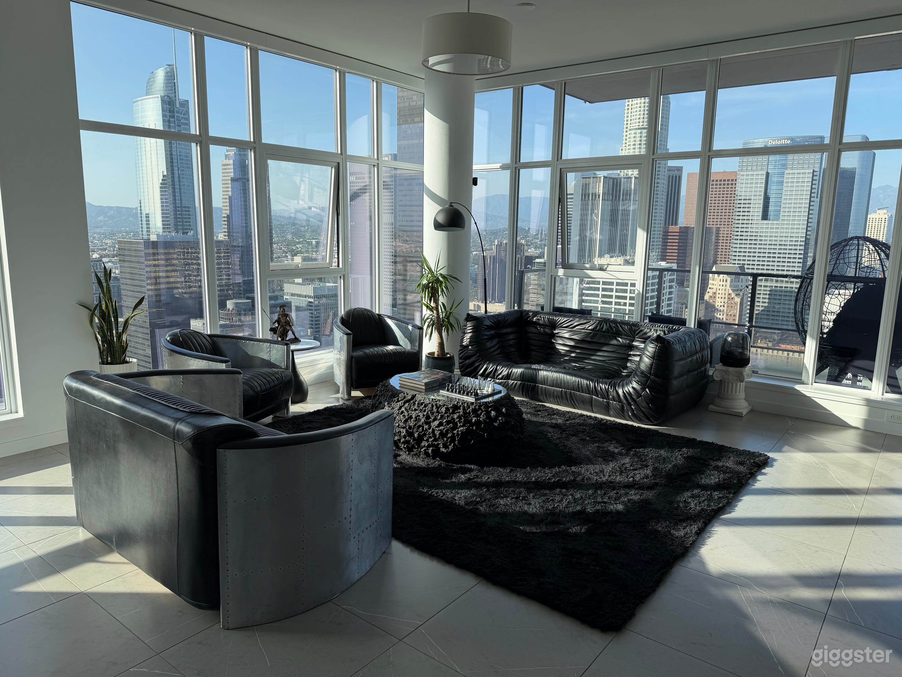 DTLA Penthouse with skyline view Photo 1