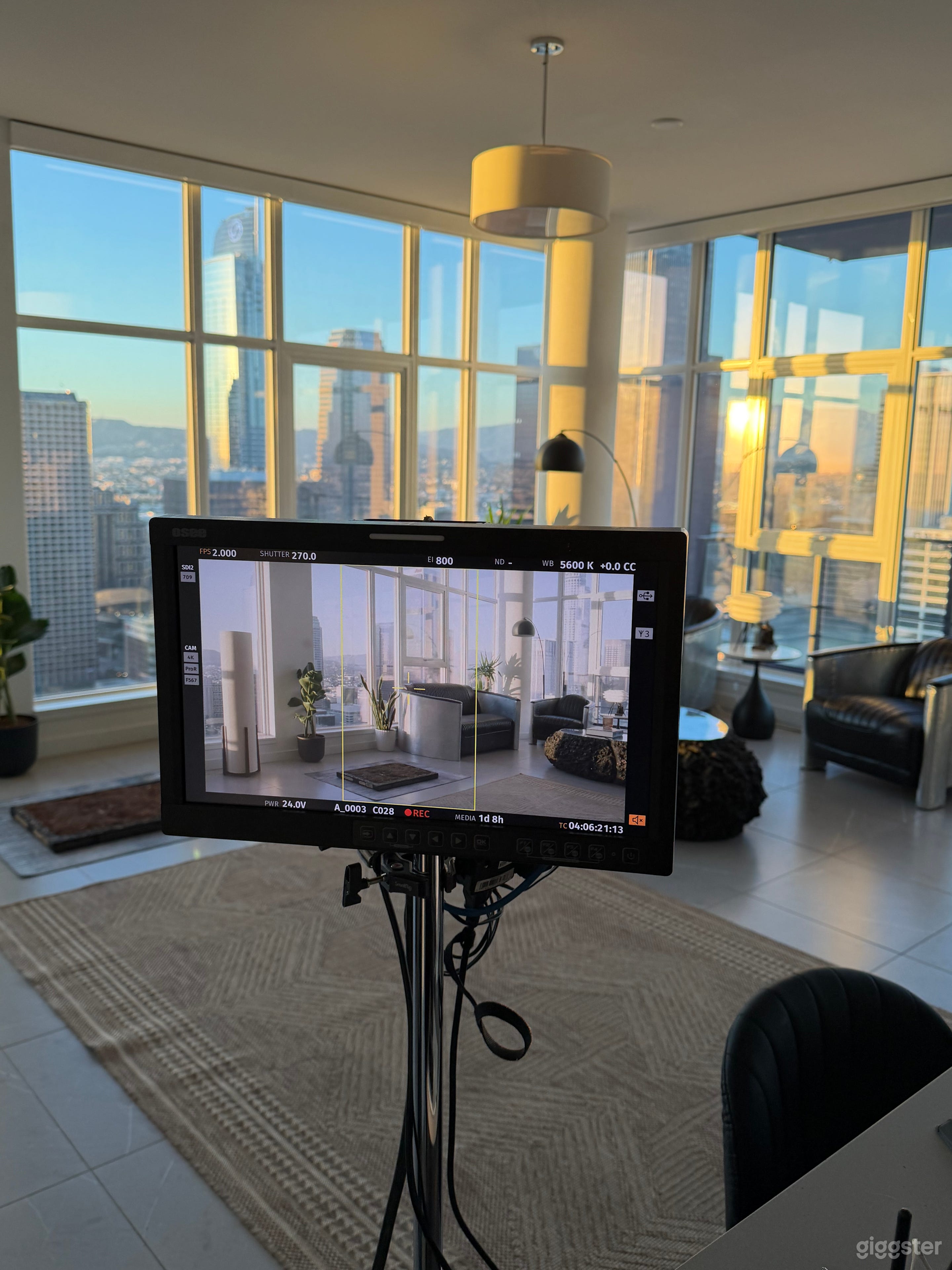 DTLA Penthouse with skyline view Photo 3