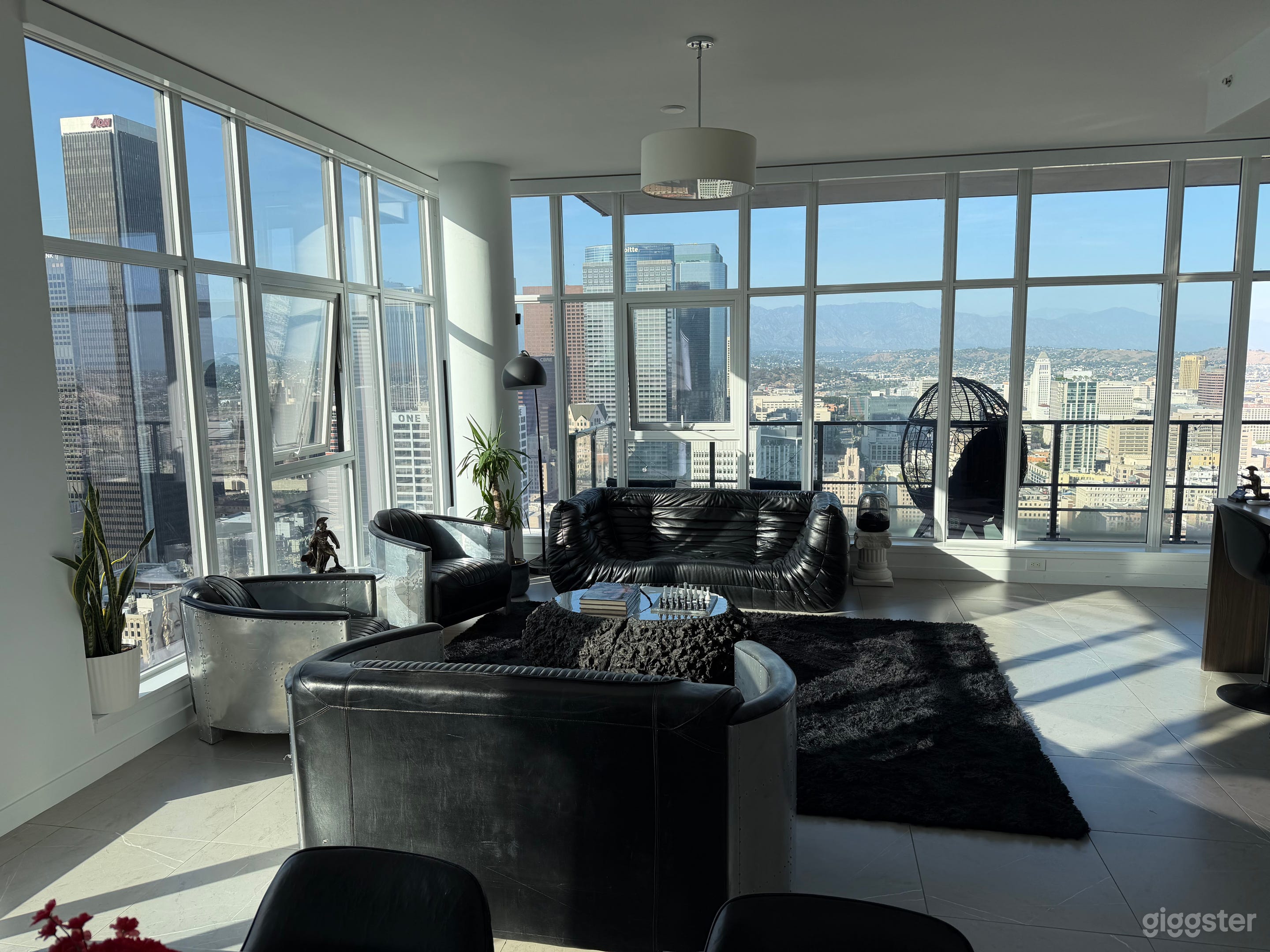 DTLA Penthouse with skyline view Photo 2