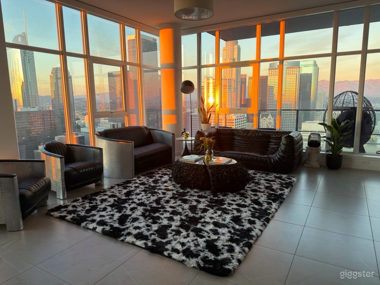 DTLA Penthouse with skyline view Photo 1