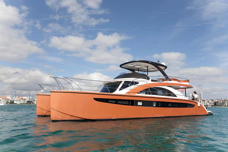  62" VG Power Cat Yacht 