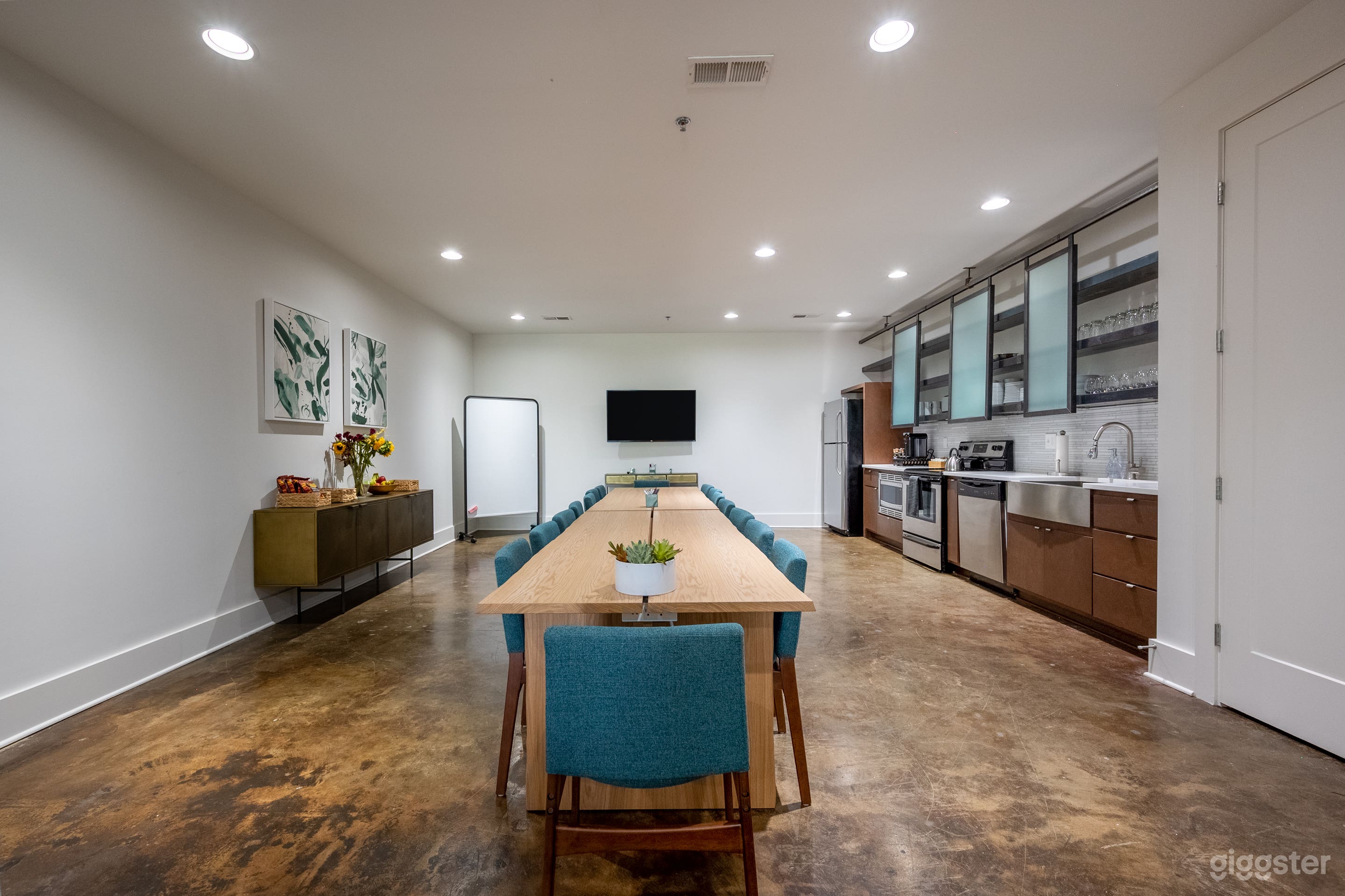 Private Boardroom Downtown Nashville with Breakout Photo 4