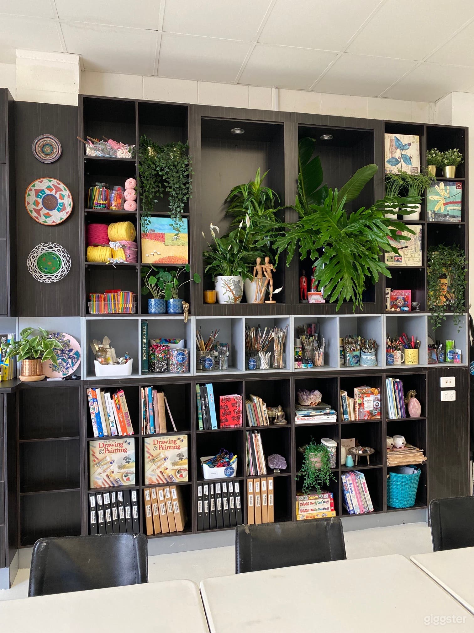 Cozy Bohemian Art Property for Creative Thinkers Photo 3