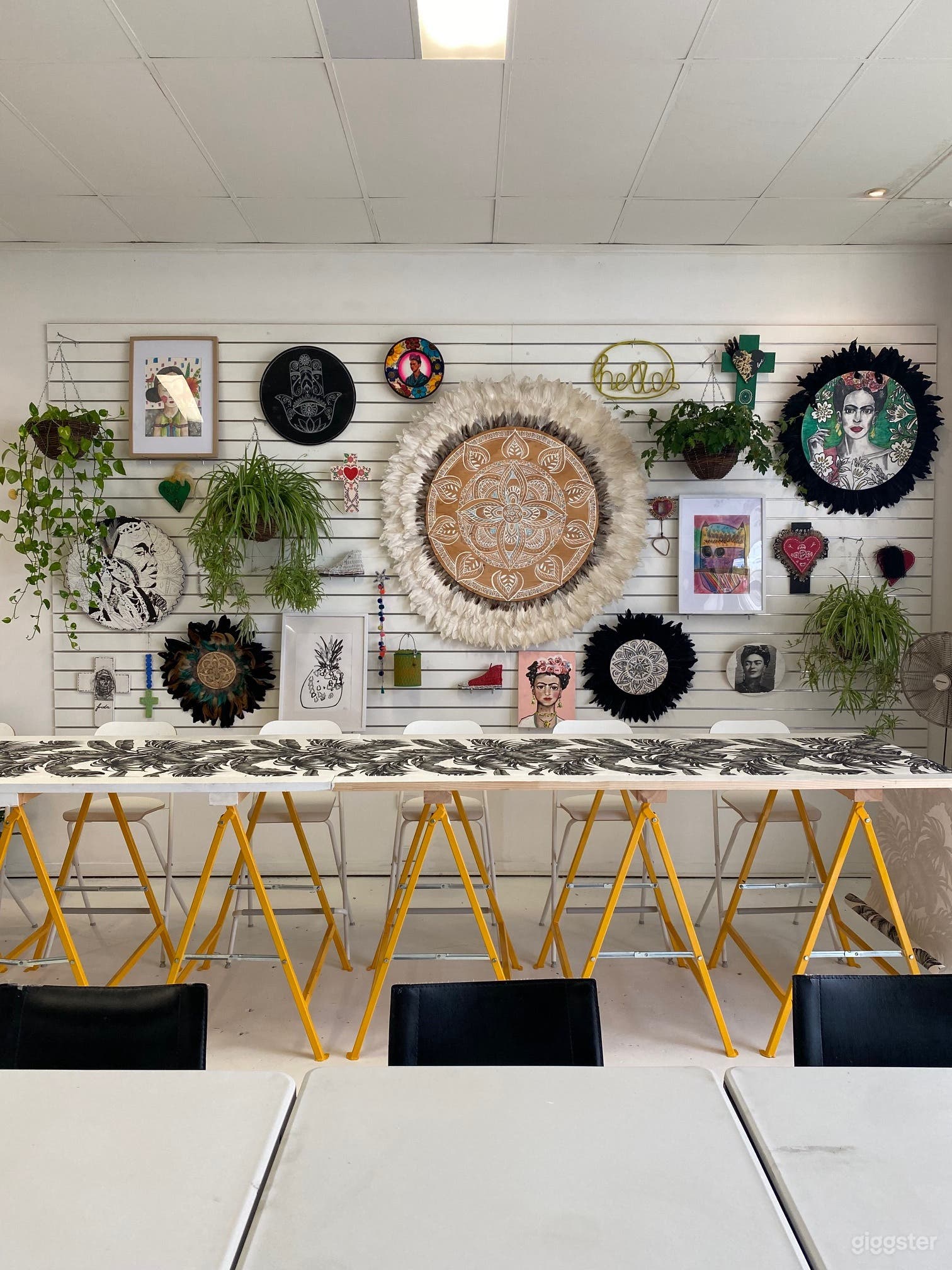 Cozy Bohemian Art Property for Creative Thinkers Photo 2