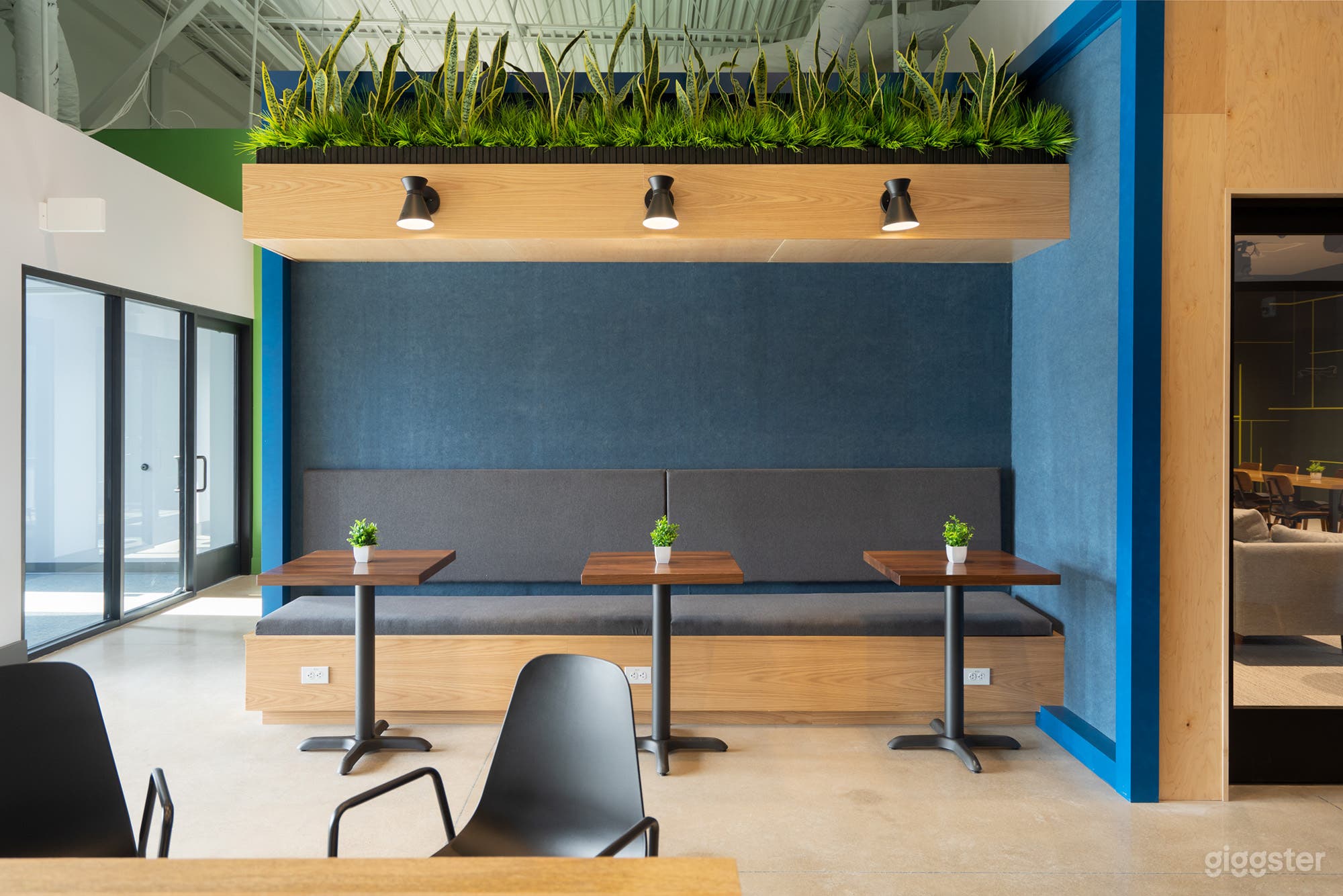 Adorable Meeting &amp; Event space in West Homestead Photo 1